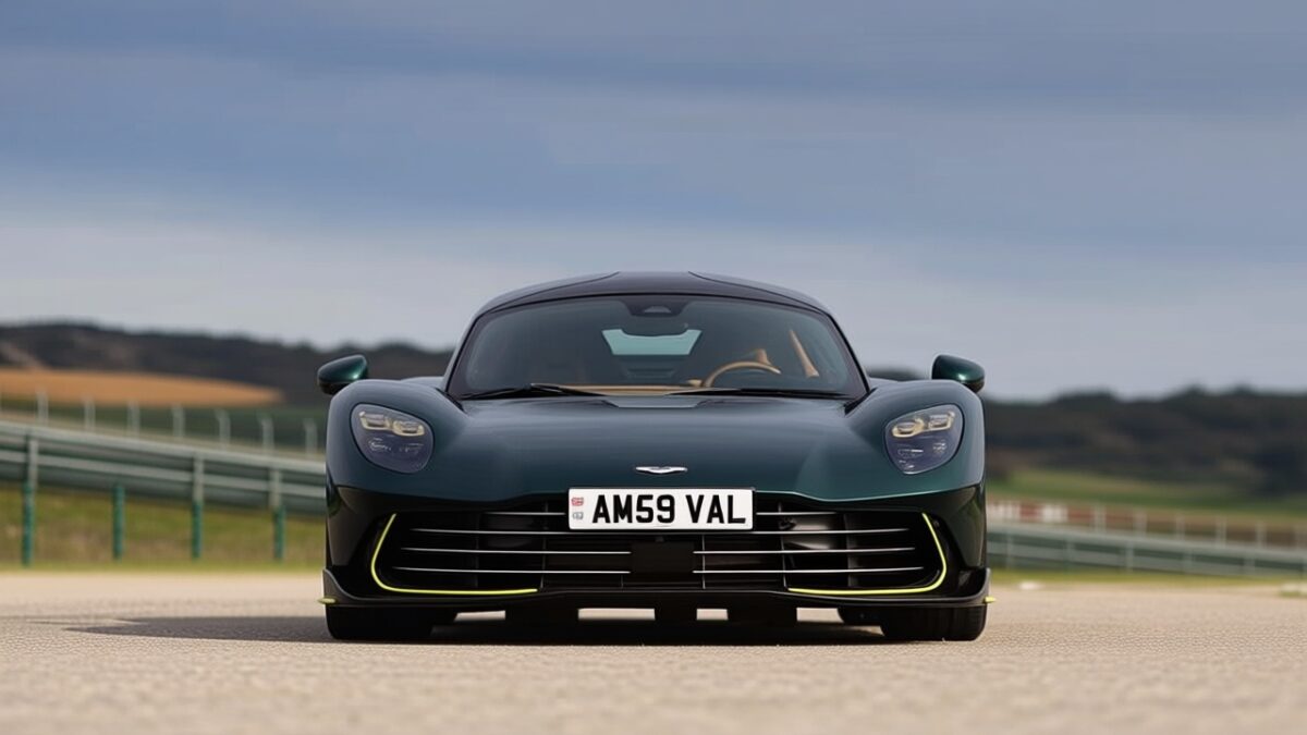 Aston Martin Valhalla oferă 1.064 CP și un preț de 1 milion de dolari