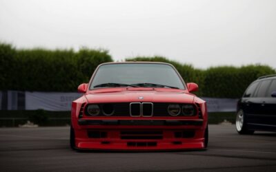 Un fan BMW flutură 8.000 de dolari pe geam pentru a cumpăra un E30 pe autostradă