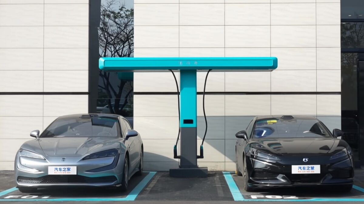 BYD lansează stații de 1.500 kW care încarcă o mașină electrică în 10 minute