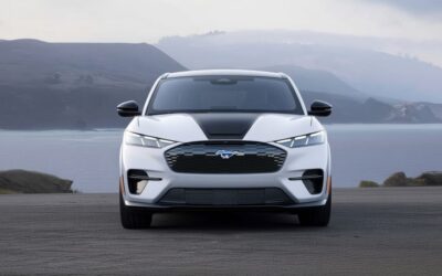 Ford Mustang Mach-E 2026 aduce precondiționarea bateriei prin Apple CarPlay