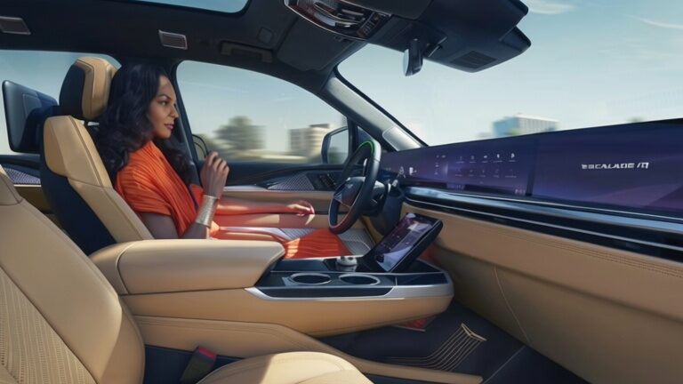 GM testează sistemul autonom pentru Escalade IQ ce permite șoferului să se uite la filme