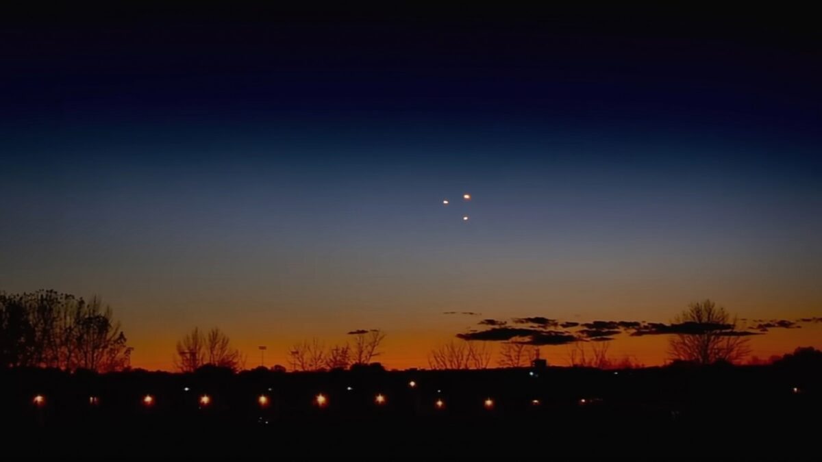 Kurt Russell a raportat OZN-urile din Phoenix în 1997 dintr-un avion