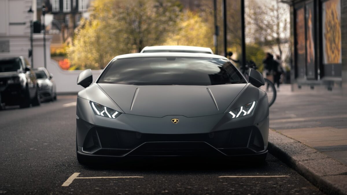 Lamborghini anulează supercarul electric după o scădere a profitului cu 77 milioane $