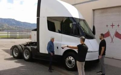 Tesla Semi costă 290.000 de dolari și promite o autonomie de peste 800 km