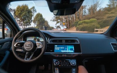 Waymo oprește traversarea căilor ferate după ce un robotaxi a evitat un tren la limită