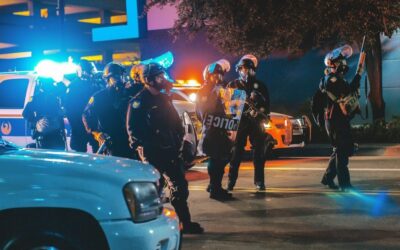 Un șofer complet dezbrăcat a fugit de la locul unui accident grav în Los Angeles