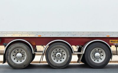 Un camion cu sute de galoane de sirop a blocat complet o autostradă