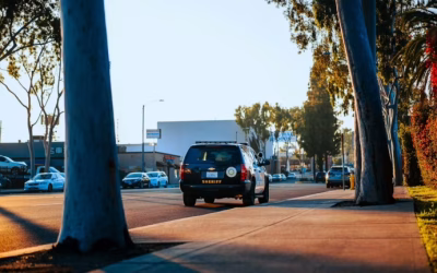 Accident pe autostrada 215 din California – o familie cu 2 bebeluși, prinsă în mașină