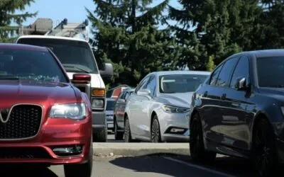 Un pasager erou oprește un autobuz scăpat de sub control dar este jefuit în haos
