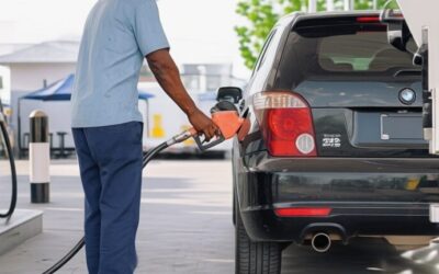 Avertisment pentru șoferi. Benzina E15 poate distruge motoarele fabricate înainte de 2001