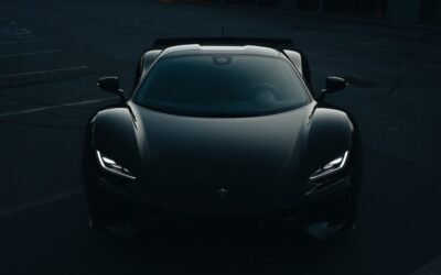 Chevrolet Corvette cu 490 CP, confiscat la graniță cu un arsenal de 44 de pistoale
