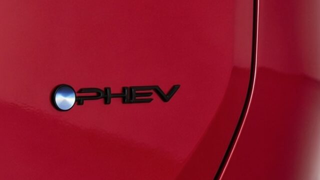 Studiu pe 1 milion de mașini PHEV arată un consum real de 4 ori mai mare