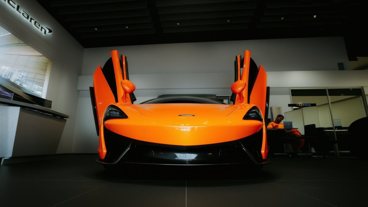 California acuză penal 14 proprietari de supercaruri pentru evaziune fiscală