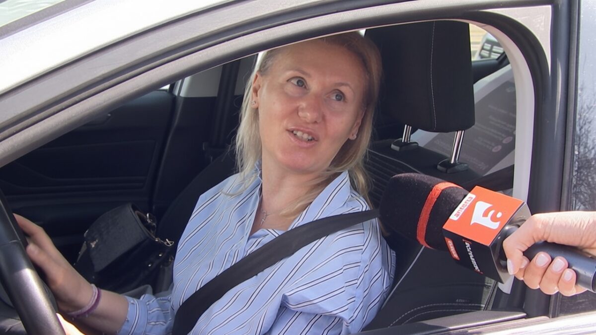 Peste 3,2 milioane de șoferițe în România, mai prudente decât bărbații conform Poliției