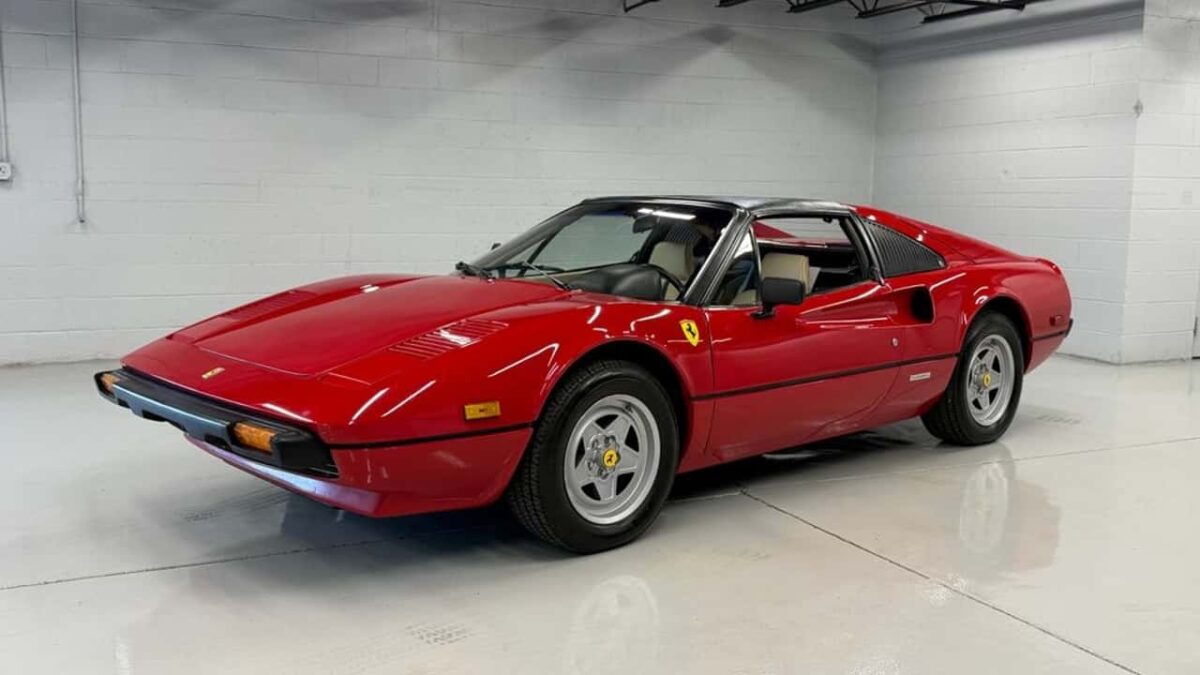 Un Ferrari 308 GTS din serialul Magnum P.I. cu 230 CP este scos la licitație 1 Un Ferrari 308 GTS din serialul Magnum P.I. cu 230 CP este scos la licitație