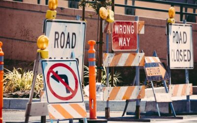 O groapă uriașă din Cleveland înghite o mașină sub privirile camerelor