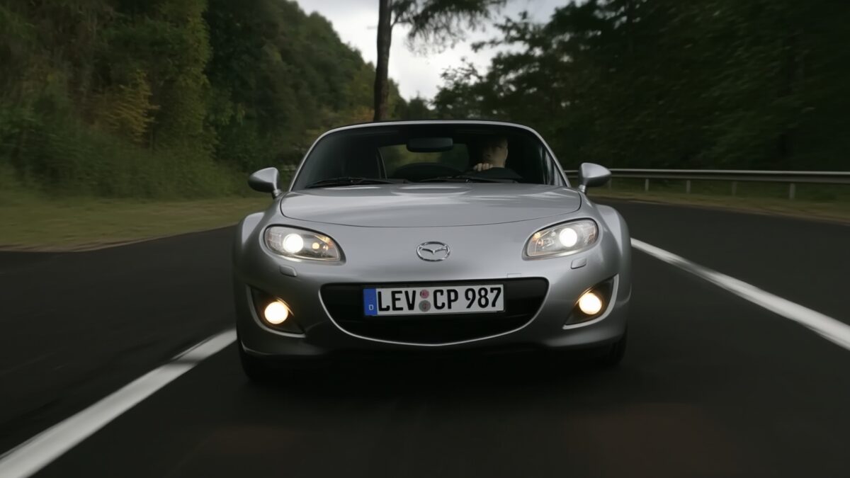 Mazda a avut un prototip MX-5 cu motor V6 de 2.5 litri anulat din motive de design