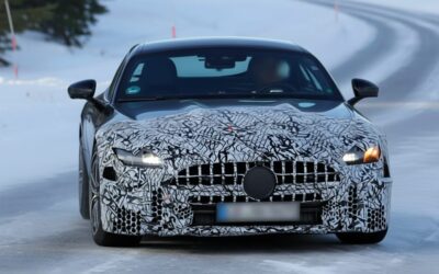 Mercedes-AMG GT facelift surprins în teste cu un nou design frontal