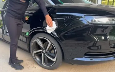 Metoda virală cu Comet de pe TikTok promite minuni dar îți distruge vopseaua