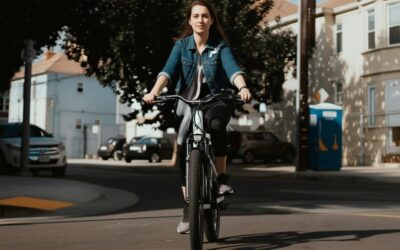 Motocicletă electrică condusă de un adolescent a lovit o femeie de 70 de ani