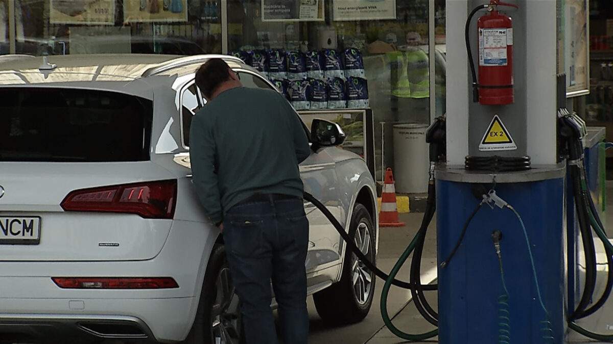 Prețul motorinei a depășit 10 lei, un plin este mai scump cu 100 de lei