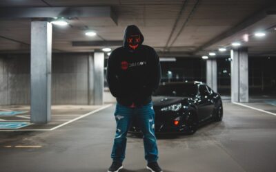 O rețea de 3,8 milioane dolari ce falsifica acte pentru mașini de lux a fost anihilată