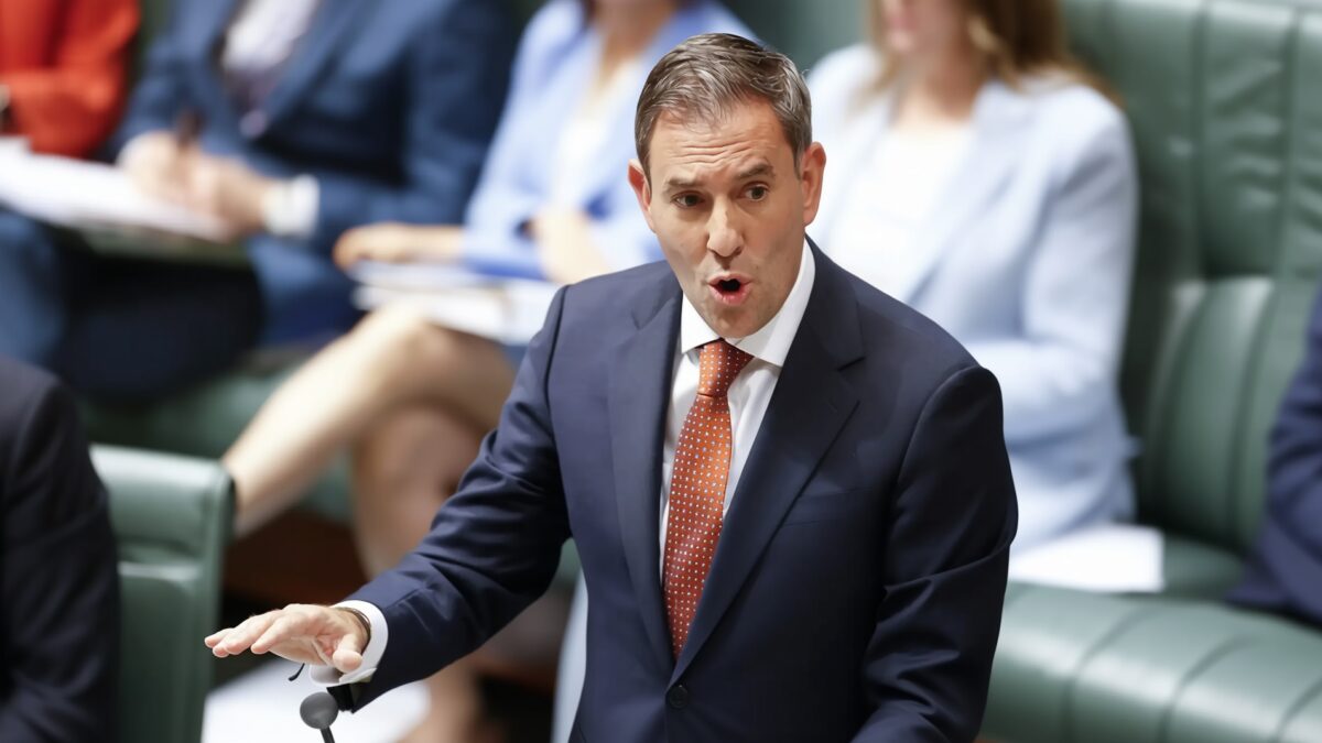 Scutirea de taxe pentru mașini electrice, revizuită după costuri de 1.35 miliarde $