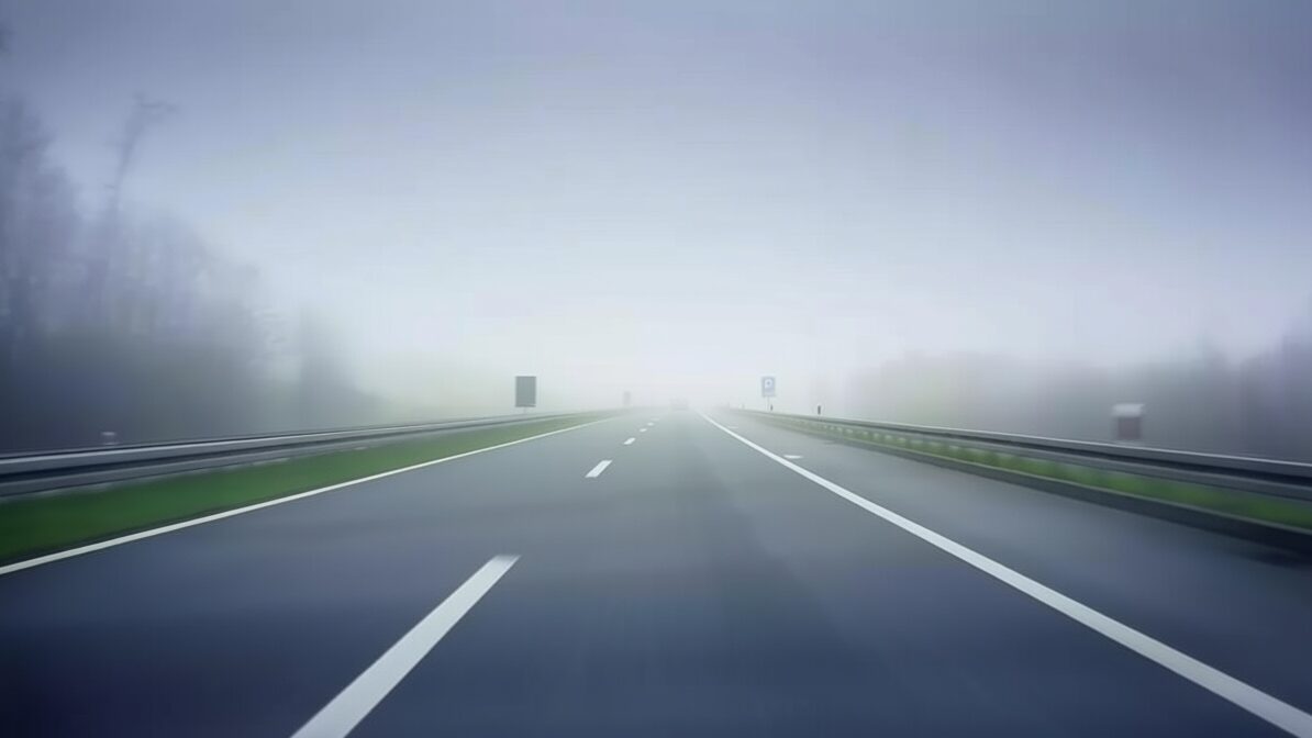 Trafic îngreunat de ceață pe A0 și A2 cu vizibilitate sub 50 de metri