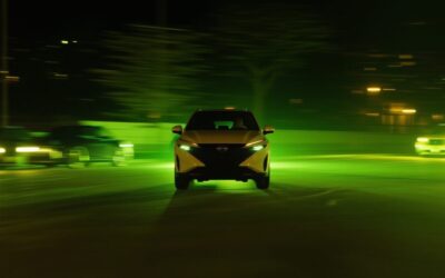 Două fete de 13 și 16 ani sar dintr-o mașină în mișcare în Los Angeles