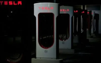 Tesla oferă încărcare gratuită la peste 55 de stații din Orientul Mijlociu