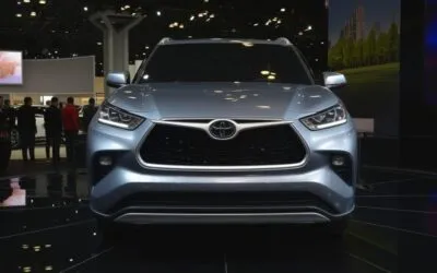 Toyota recheamă 590.000 de SUV-uri Highlander pentru un defect la scaune
