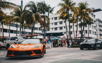 Urmărire în Miami încheiată cu 4 răniți și 3 arestări după un accident violent