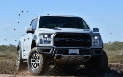 Hoți de Ford Raptor avertizați de poliție după ce au fost filmați cu pistoale