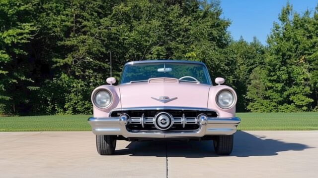 Pilotul NASCAR Kyle Busch scoate la licitație un Ford Thunderbird din 1957 cu 240 CP