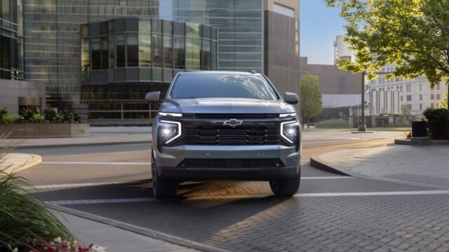 GM oprește vânzările pentru Escalade și Tahoe 2026 din cauza frânărilor fantomă