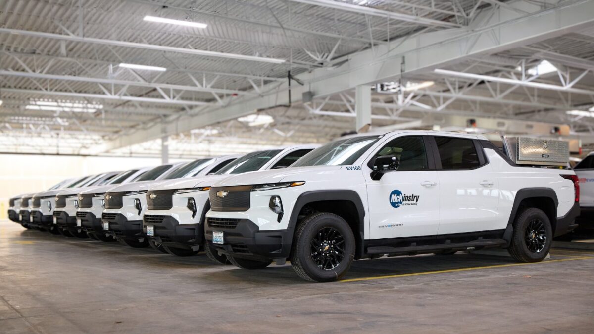 GM alocă 830 milioane dolari pentru pick-up-uri V8 și SUV-uri pe benzină