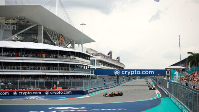 McLaren aduce un monopost MCL40 complet nou la Miami pentru a lupta cu Mercedes