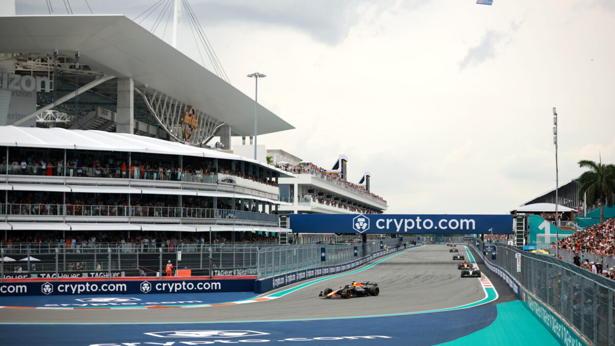 McLaren aduce un monopost MCL40 complet nou la Miami pentru a lupta cu Mercedes