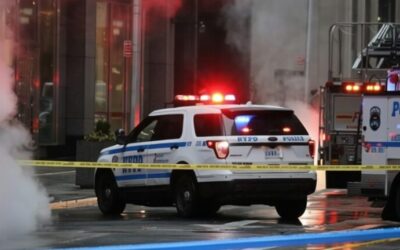 Un Subaru Outback lovit de poliție se răstoarnă peste un BMW 330i GT