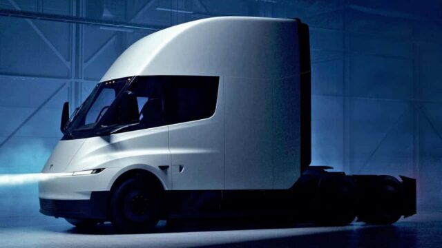 Tesla Semi intră în producția de serie și promite o autonomie de 805 km