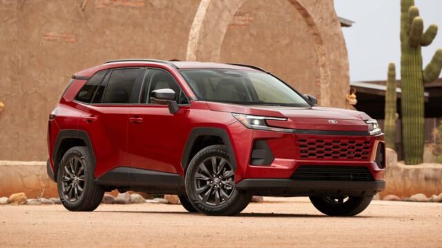 Toyota RAV4 nu va avea o versiune electrică prea curând și oferă 320 CP hibrid