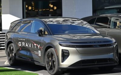 Uber și Lucid lansează un robotaxi cu 6 locuri și anunță 100.000 de unități