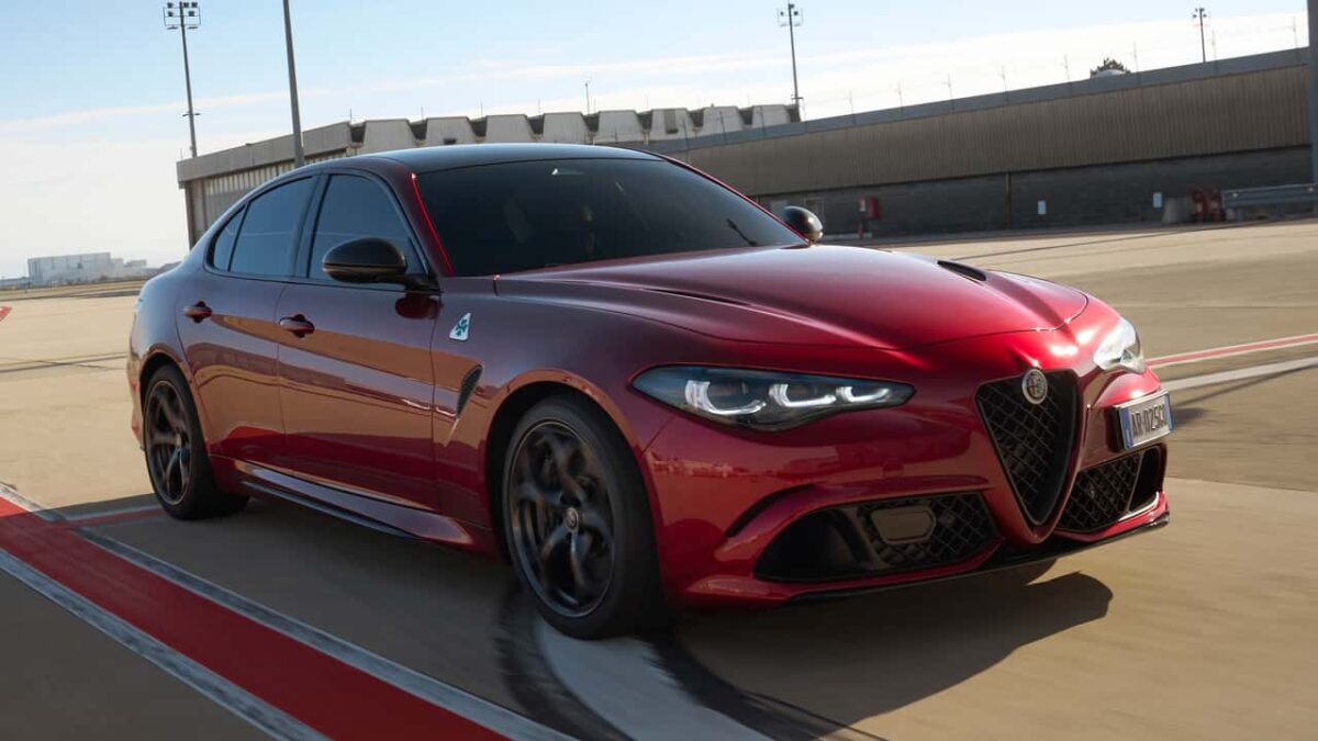 Alfa Romeo Giulia și Stelvio primesc motoare hibrid și electrice de peste 670 CP