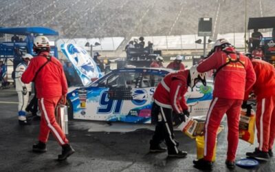 Un Chevrolet Camaro a luat foc în plină cursă NASCAR la Bristol