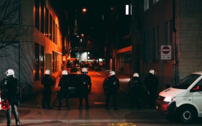 Patru persoane împușcate la o cursă ilegală de stradă în Los Angeles