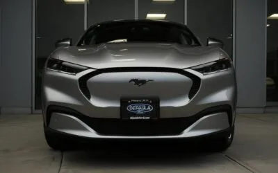 Ford pierde un executiv de la Tesla si anunta pierderi de 19,5 miliarde dolari