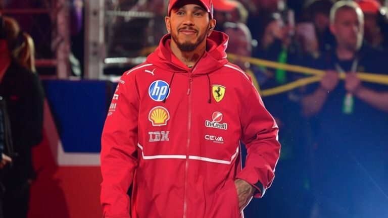Lewis Hamilton face drifturi în Tokyo cu un Ferrari F40 și Kim Kardashian