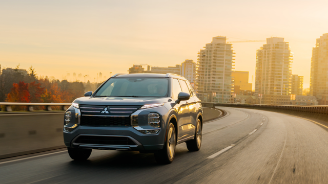 Mitsubishi Outlander rechemat în service pentru un hayon care se poate prăbuși