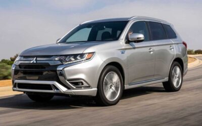 Mitsubishi recheamă 108.000 de SUV-uri Outlander din cauza problemelor la hayon
