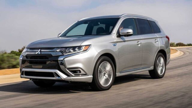 Mitsubishi recheamă 108.000 de SUV-uri Outlander din cauza problemelor la hayon